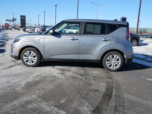 Used 2023 Kia Soul LX image 2
