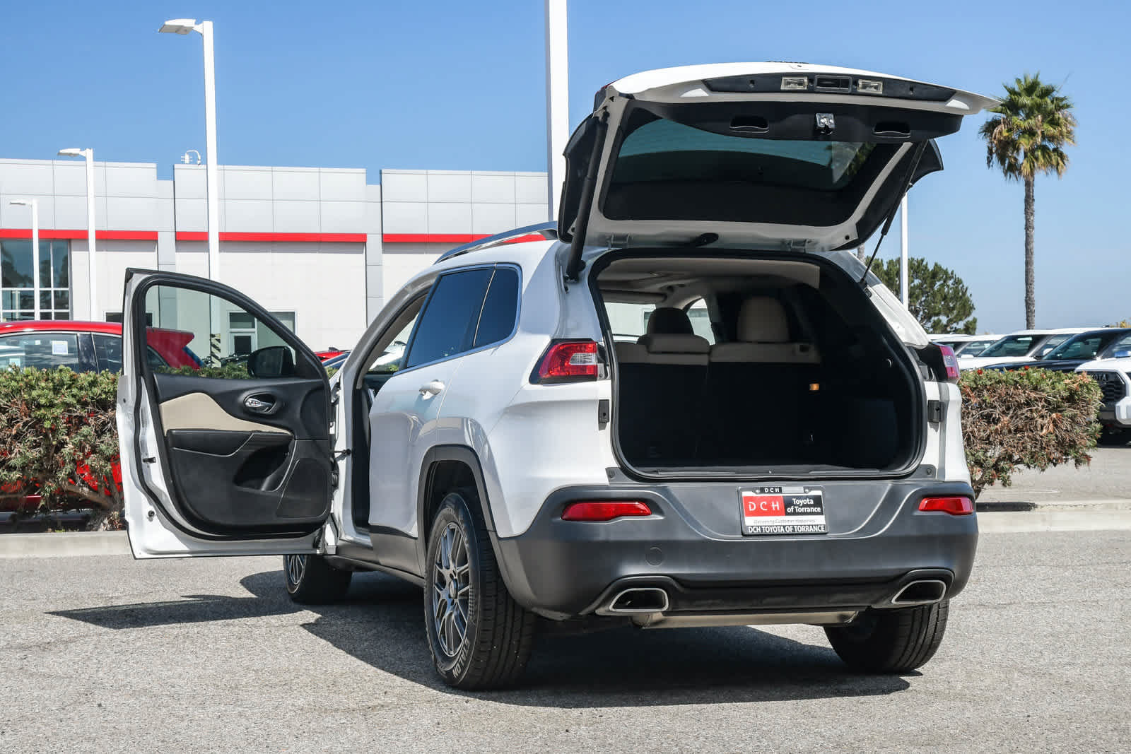 Used 2016 Jeep Cherokee Latitude w/ Comfort/Convenience Group FWD image 25