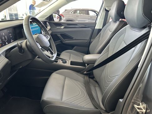 Certified 2025 Volkswagen Tiguan SE image 20