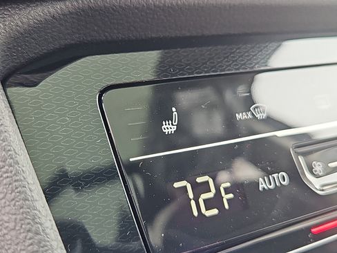 New 2026 Volkswagen Taos SE AWD/4WD image 11