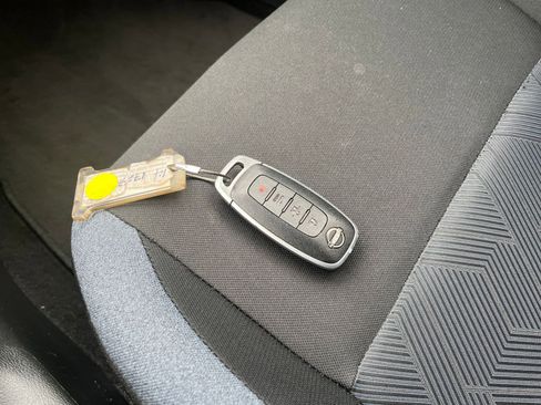 Used 2025 Nissan Versa SV FWD image 21