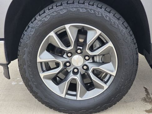 Used 2024 Chevrolet Silverado 1500 LT AWD/4WD image 12