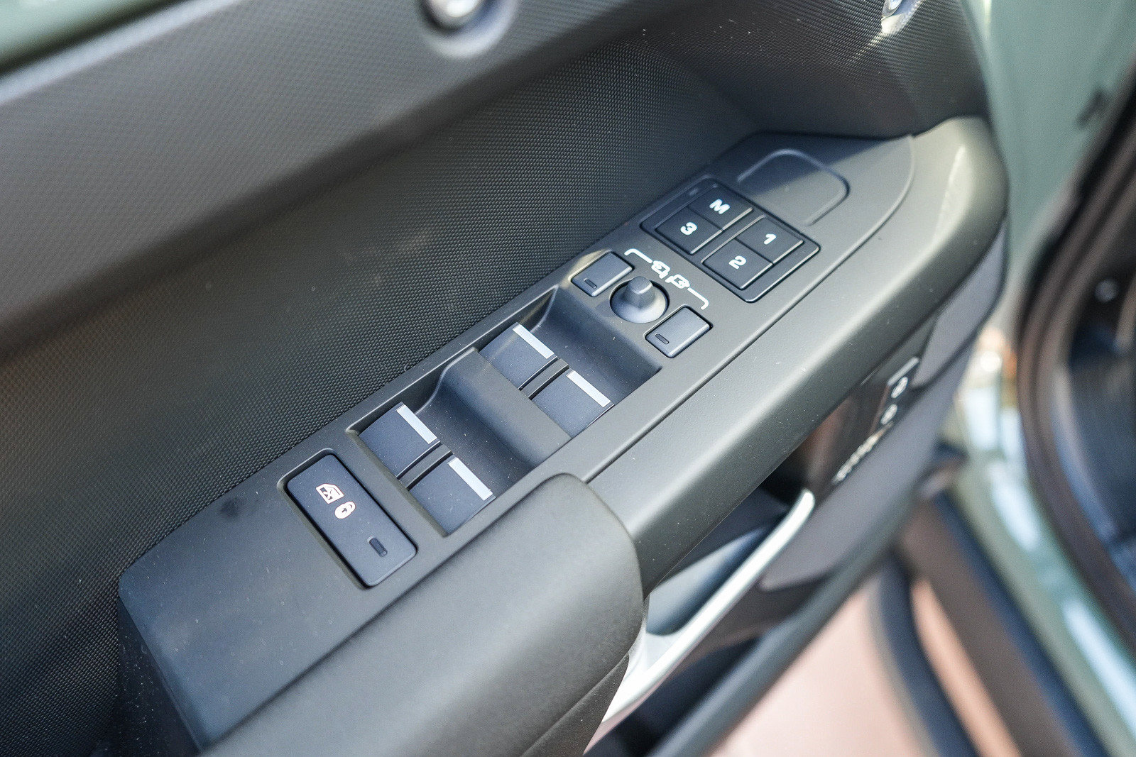 New 2026 Land Rover Defender 110 AWD/4WD image 19