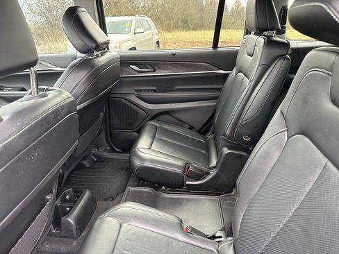 Used 2023 Jeep Grand Cherokee L Limited w/ Luxury Tech Group II image 32