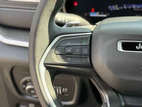 New 2025 Jeep Grand Cherokee Limited AWD/4WD image 21