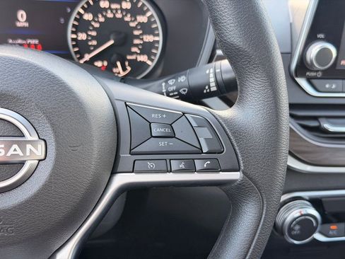 Used 2024 Nissan Altima 2.5 SV FWD image 28