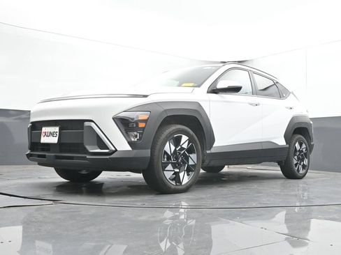 Used 2024 Hyundai Kona SEL AWD/4WD image 45