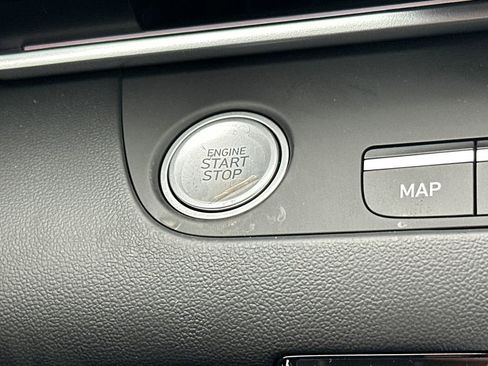 New 2025 Hyundai Elantra SEL image 32