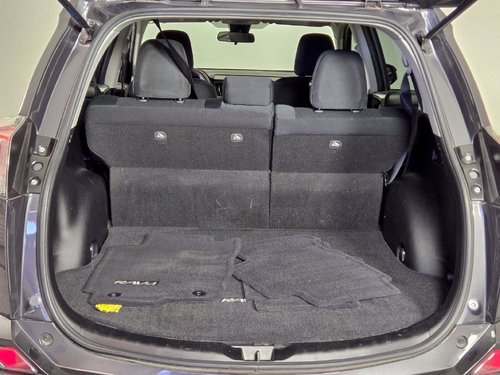Used 2018 Toyota RAV4 LE w/ Carpet Mat Package FWD image 20