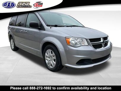 Used 2018 Dodge Grand Caravan SE w/ UConnect Hands-Free Group