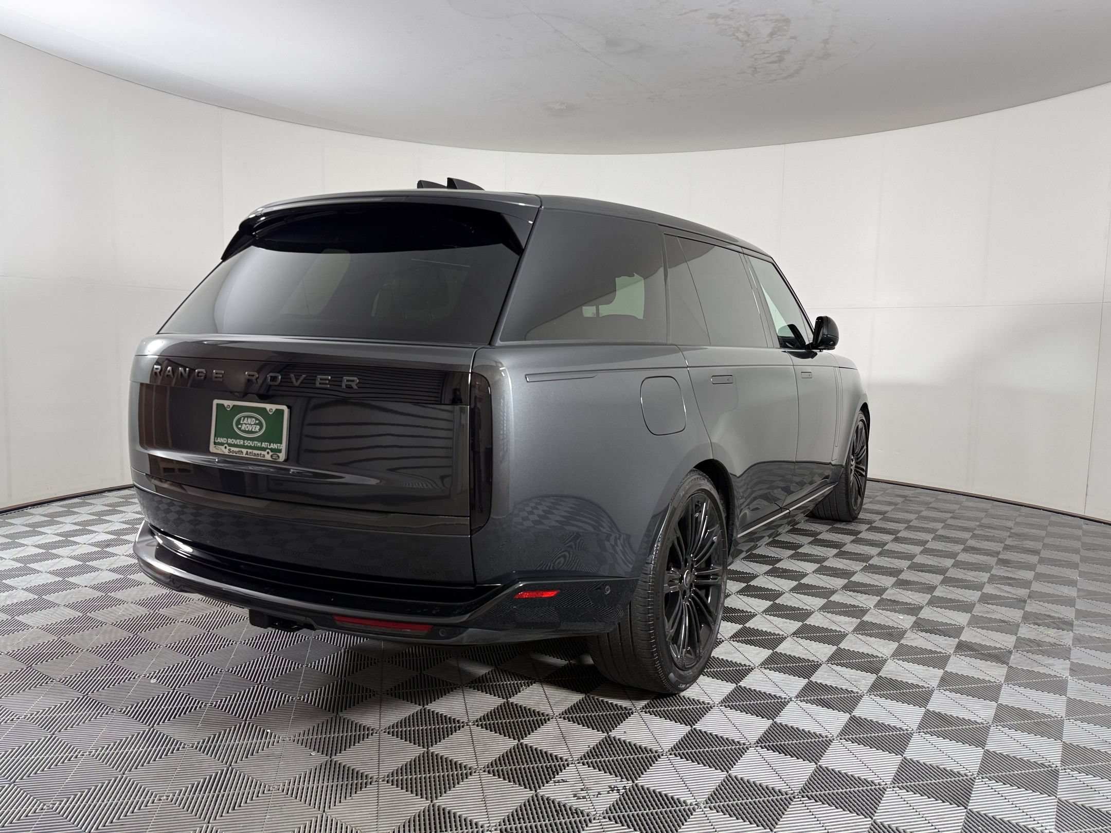 Used 2025 Land Rover Range Rover Long Wheelbase SE AWD/4WD image 9
