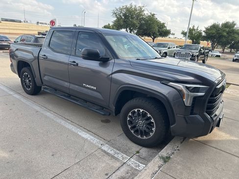Used 2022 Toyota Tundra SR5 w/ SR5 Premium Package RWD image 2
