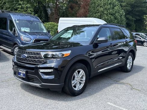 Used 2023 Ford Explorer XLT w/ Equipment Group 202A AWD/4WD image 7