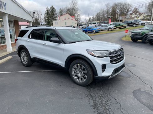 New 2026 Ford Explorer Active w/ Active Comfort Package image 4