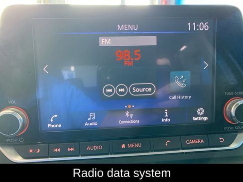 Used 2024 Nissan Altima 2.5 SV FWD image 2