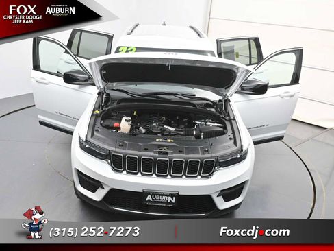 Used 2023 Jeep Grand Cherokee Laredo w/ Luxury Tech Group I AWD/4WD image 34