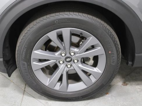 Used 2023 Ford Explorer XLT w/ Equipment Group 202A AWD/4WD image 43