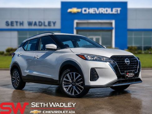 Used 2023 Nissan Kicks SV FWD image 1
