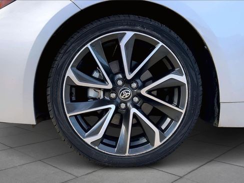Used 2020 Toyota Corolla SE image 11