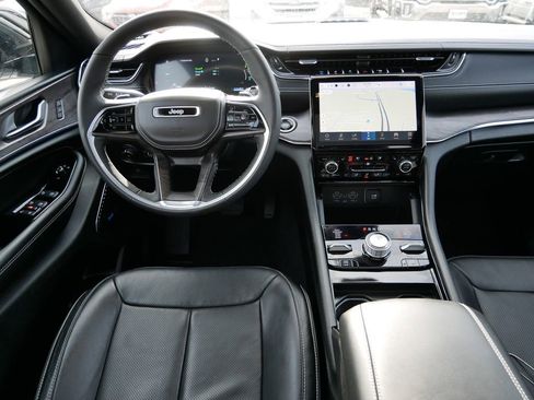 Used 2023 Jeep Grand Cherokee Overland AWD/4WD image 19