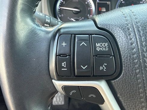 Used 2019 Toyota Highlander XLE AWD/4WD image 26