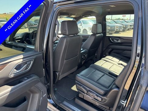 Used 2024 Chevrolet Suburban LT RWD image 7