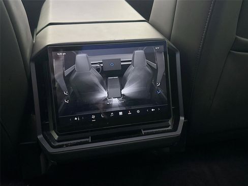 Used 2024 Tesla Cybertruck AWD Crew Cab image 12