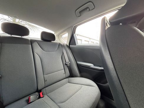 Used 2025 Kia K4 LXS image 38