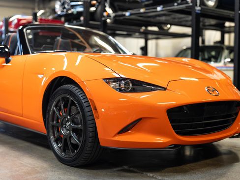 Used 2019 MAZDA MX-5 Miata 30th Anniversary image 13