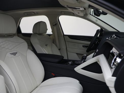 New 2025 Bentley Bentayga image 24