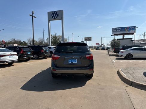 Used 2012 Hyundai Veracruz Limited w/ Navigation Pkg image 6