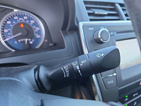 Used 2017 Toyota Camry LE image 24