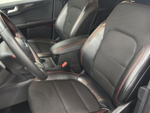 Used 2025 Ford Escape ST-Line AWD/4WD image 8