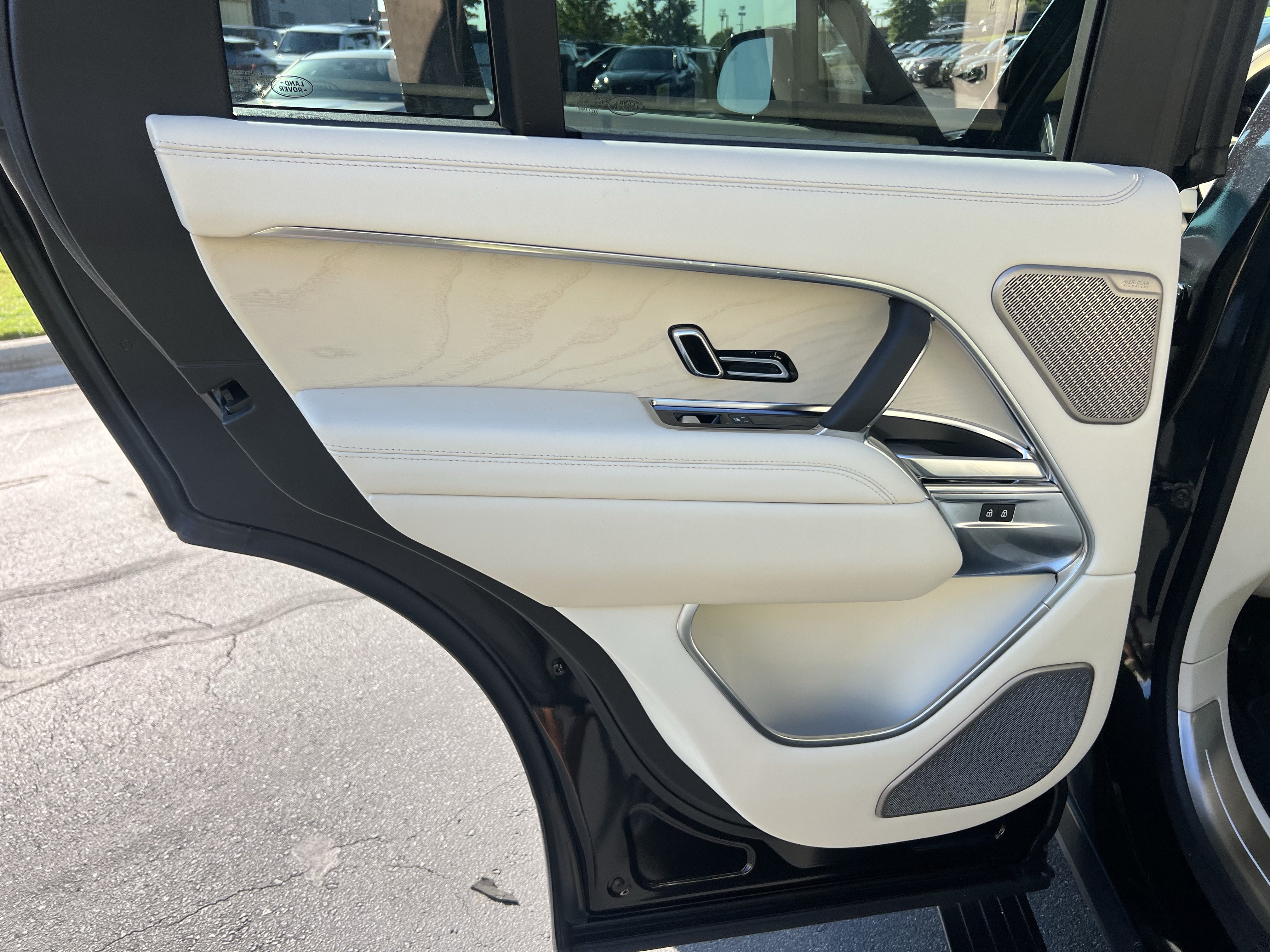Certified 2024 Land Rover Range Rover Autobiography AWD/4WD image 29