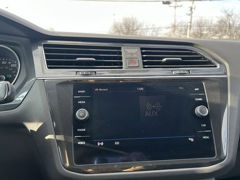 Used 2019 Volkswagen Tiguan SE image 21