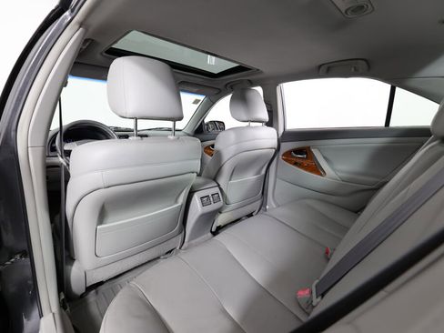 Used 2010 Toyota Camry XLE image 14