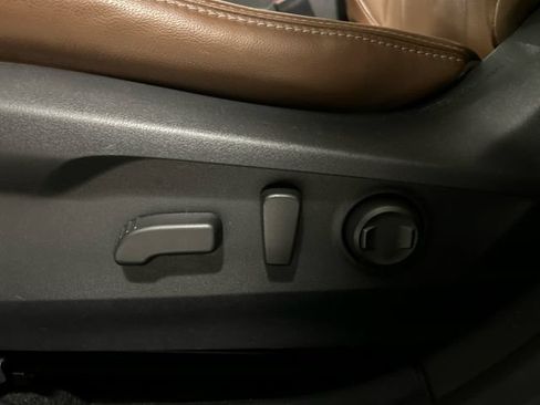Certified 2022 Subaru Outback Touring AWD/4WD image 11
