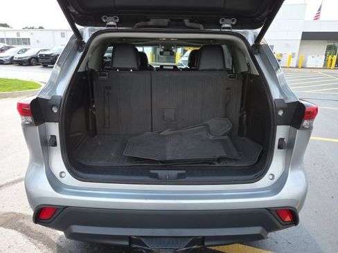 Used 2023 Toyota Highlander XLE AWD/4WD image 27