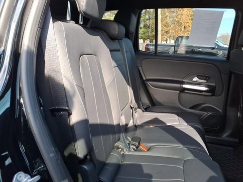 Used 2021 Mercedes-Benz GLB 250 4MATIC image 12