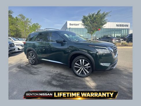 Used 2025 Nissan Pathfinder Platinum w/ Cargo Package image 1