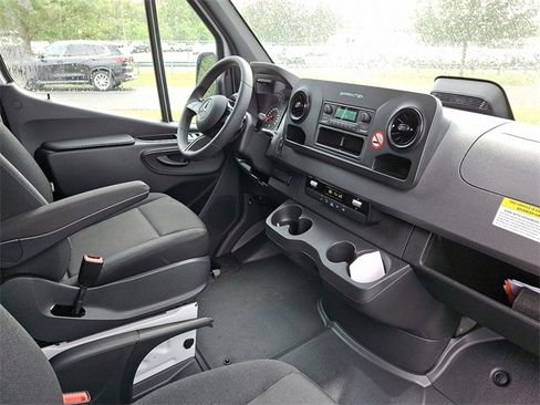 Used 2025 Mercedes-Benz Sprinter 2500 image 13