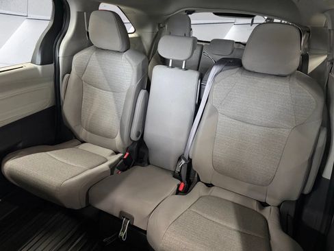 Used 2021 Toyota Sienna LE FWD image 15