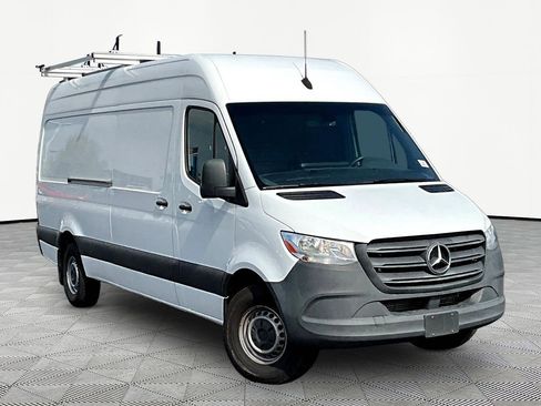 Used 2022 Mercedes-Benz Sprinter 2500 image 3