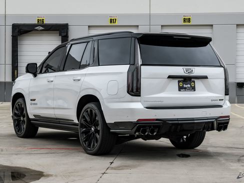 Used 2025 Cadillac Escalade V w/ LPO, ONYX Package AWD/4WD image 11