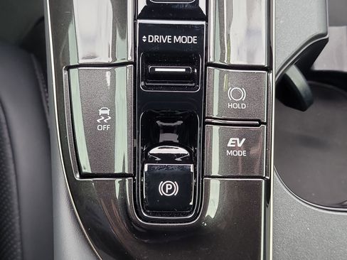 Used 2025 Toyota Crown XLE image 26