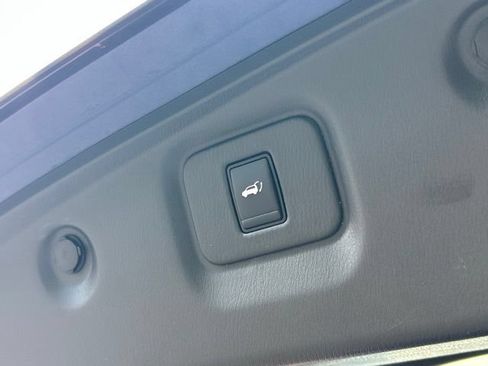 Used 2019 Nissan Pathfinder SL AWD/4WD image 8