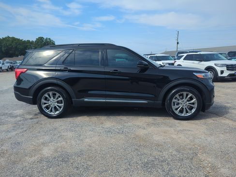 Certified 2023 Ford Explorer XLT w/ Equipment Group 202A RWD image 1
