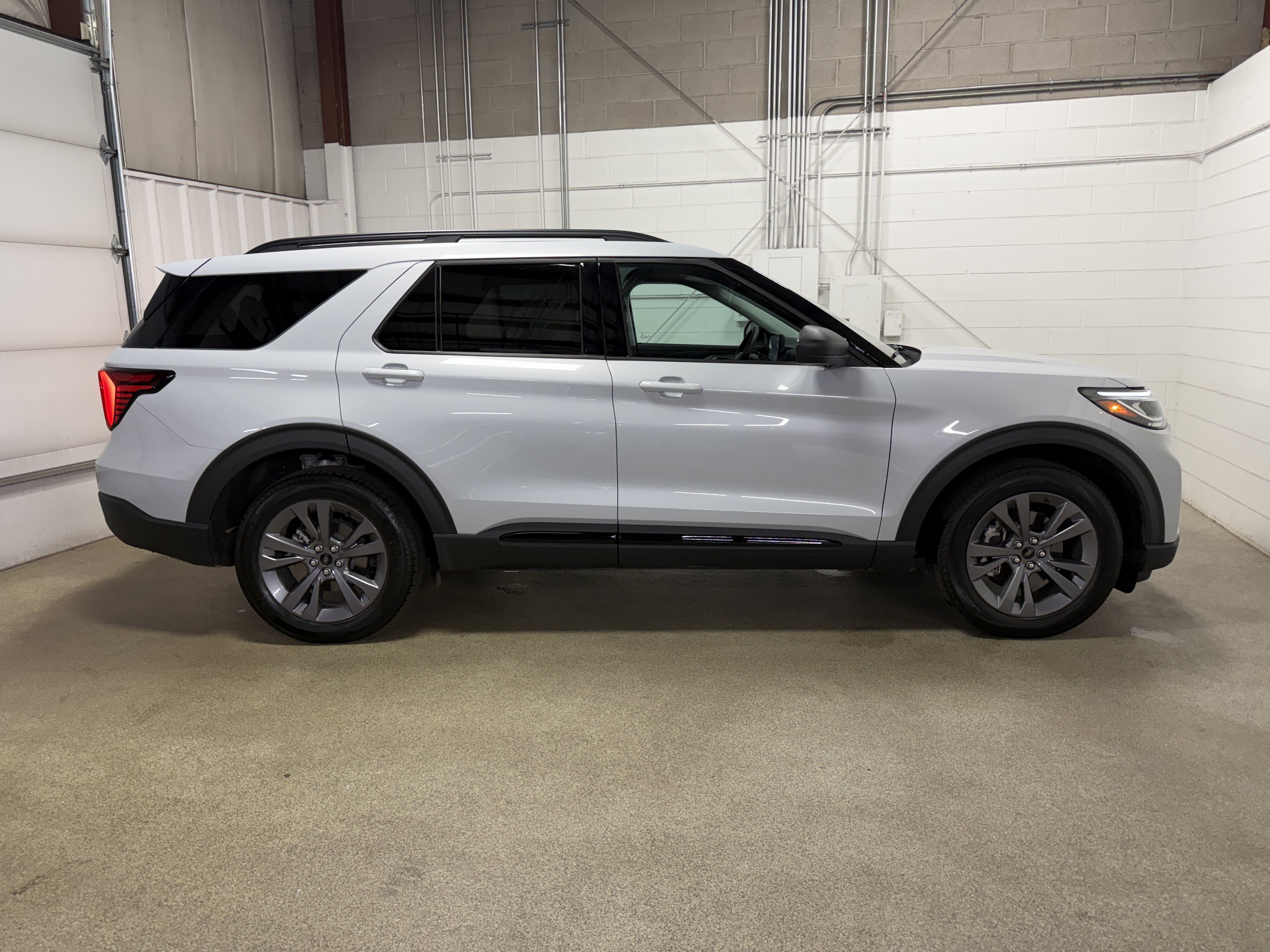 Used 2026 Ford Explorer Active w/ Active Comfort Package AWD/4WD image 8