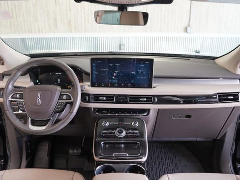 Used 2022 Lincoln Nautilus AWD w/ Premium Package image 17