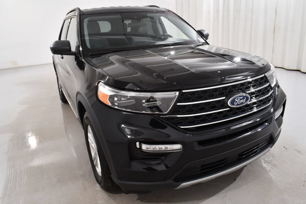 Used 2024 Ford Explorer XLT w/ Equipment Group 202A AWD/4WD image 4